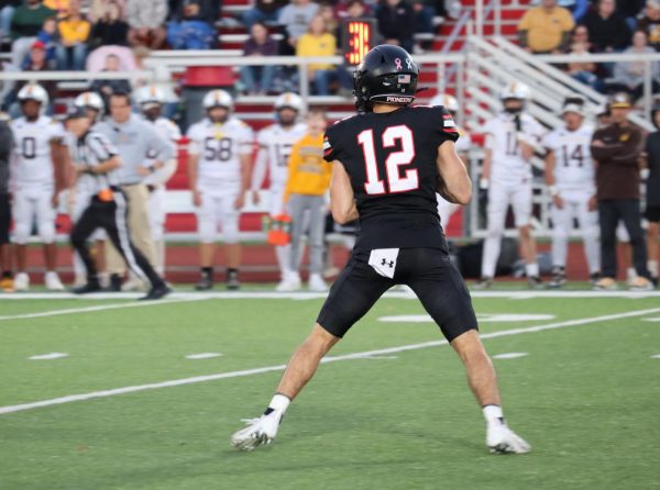 Senior Quarterback Grant Horne analyzes the field after the snap. 