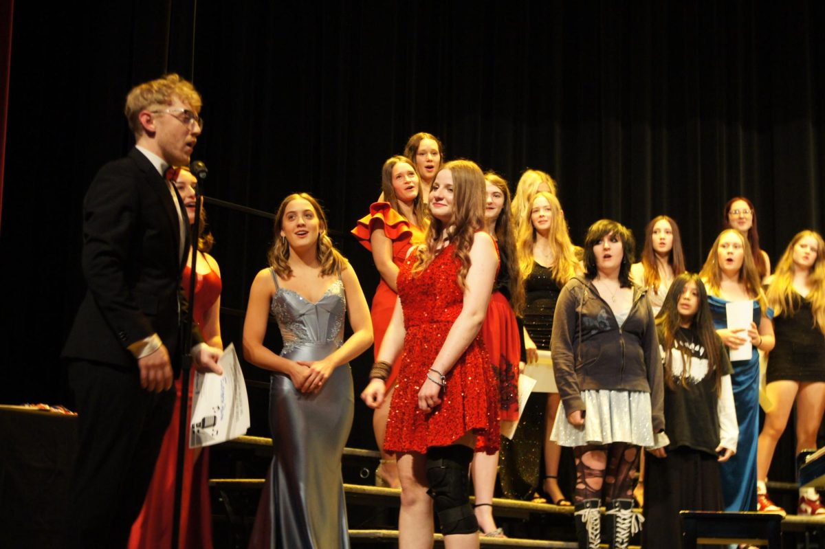 Whole choir and audience sings for Elizebeth Polings birthday.