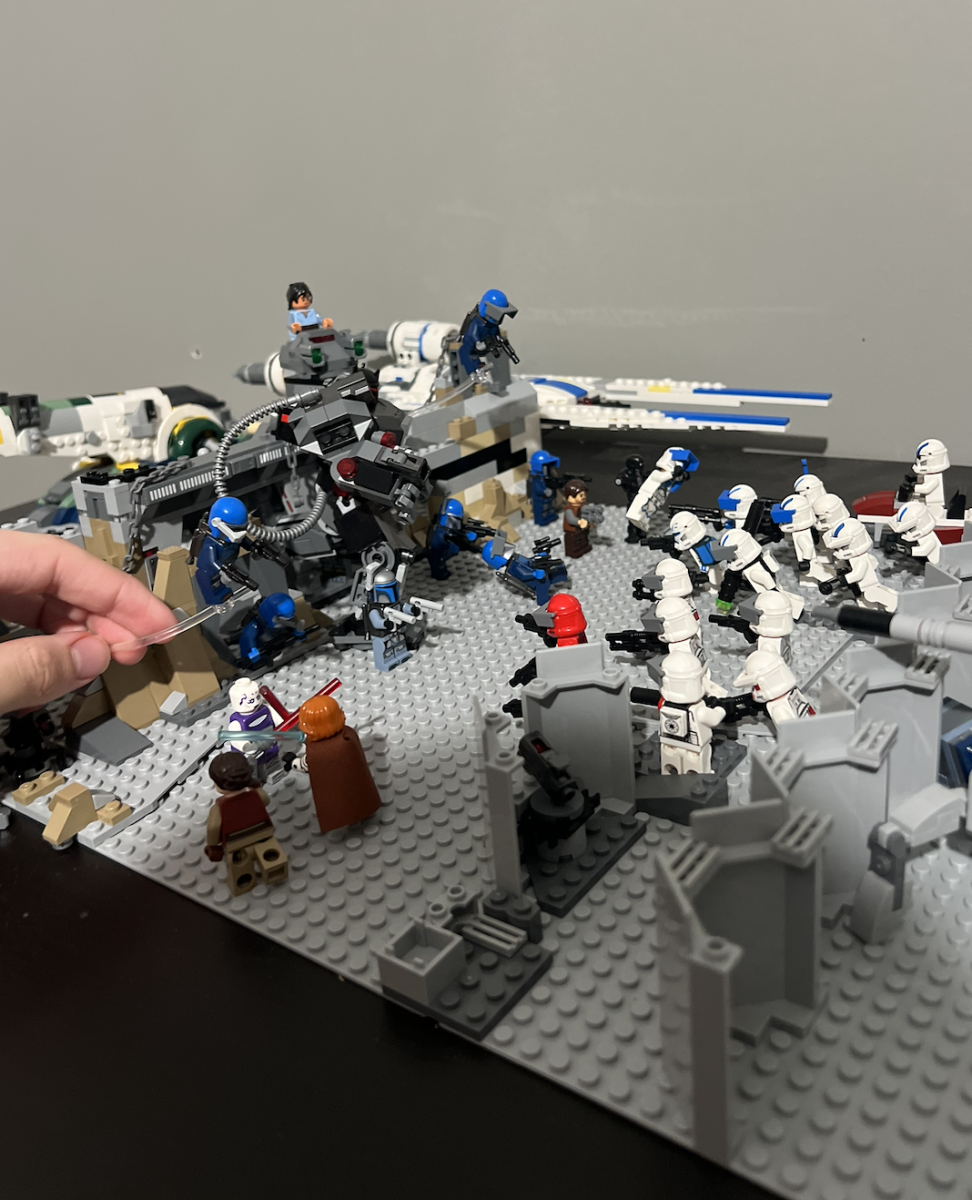 A MOC (My Own Creation) of a LEGO Star Wars battle.